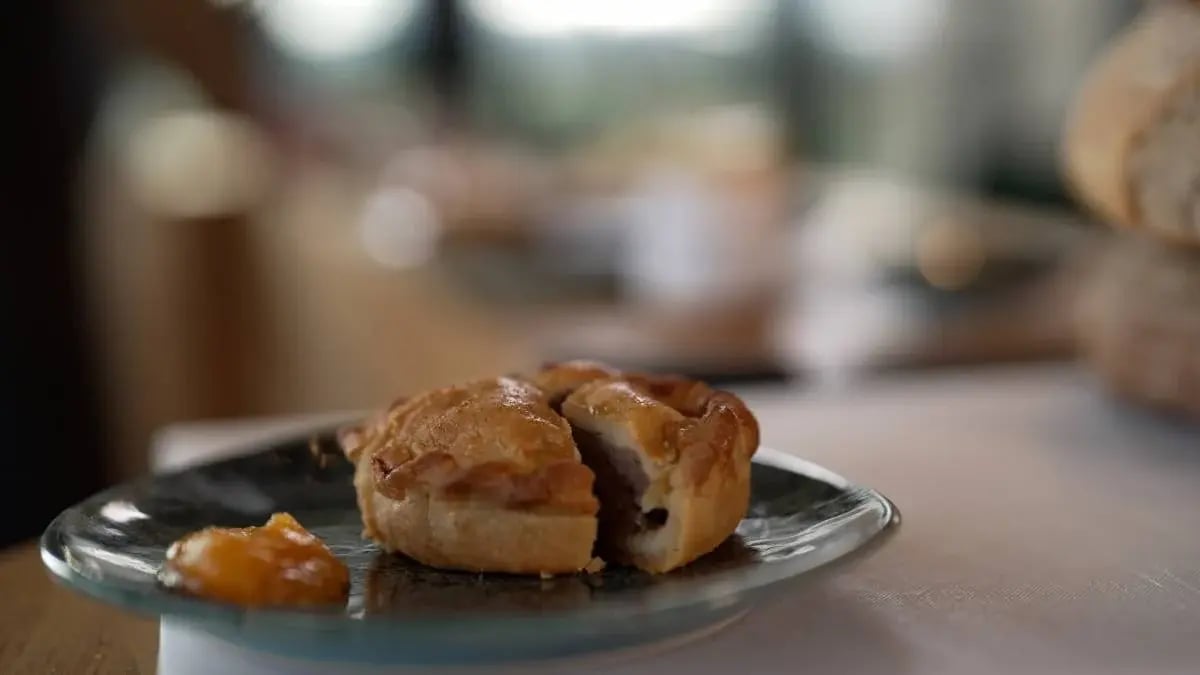 01 MUTTON PIE